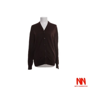 Rose & Born kofta - Cardigan Rose & Born. Storlek: 48/M. Skick: 8/10. För mer info, kontakta oss och kolla gärna in vår sida för fler plagg!