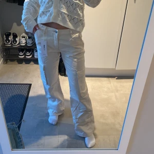 Cargobyxor - Beiga cargobyxor från Gina i storlek 34. Aldrig använda. Är 167