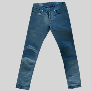 Säljer dessa riktigt feta jeans i från lyx märket dondup jeansen perfekt för dig som söker ett par goa slim fitt jeans! Vid frågor och funderingar skriv gärna! 