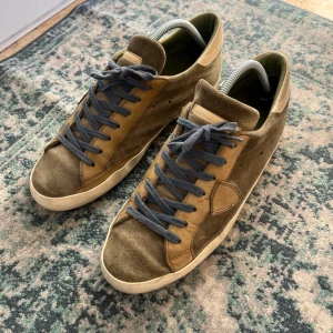 Philippe model - Storlek 42  Små skavanker men väldigt fina