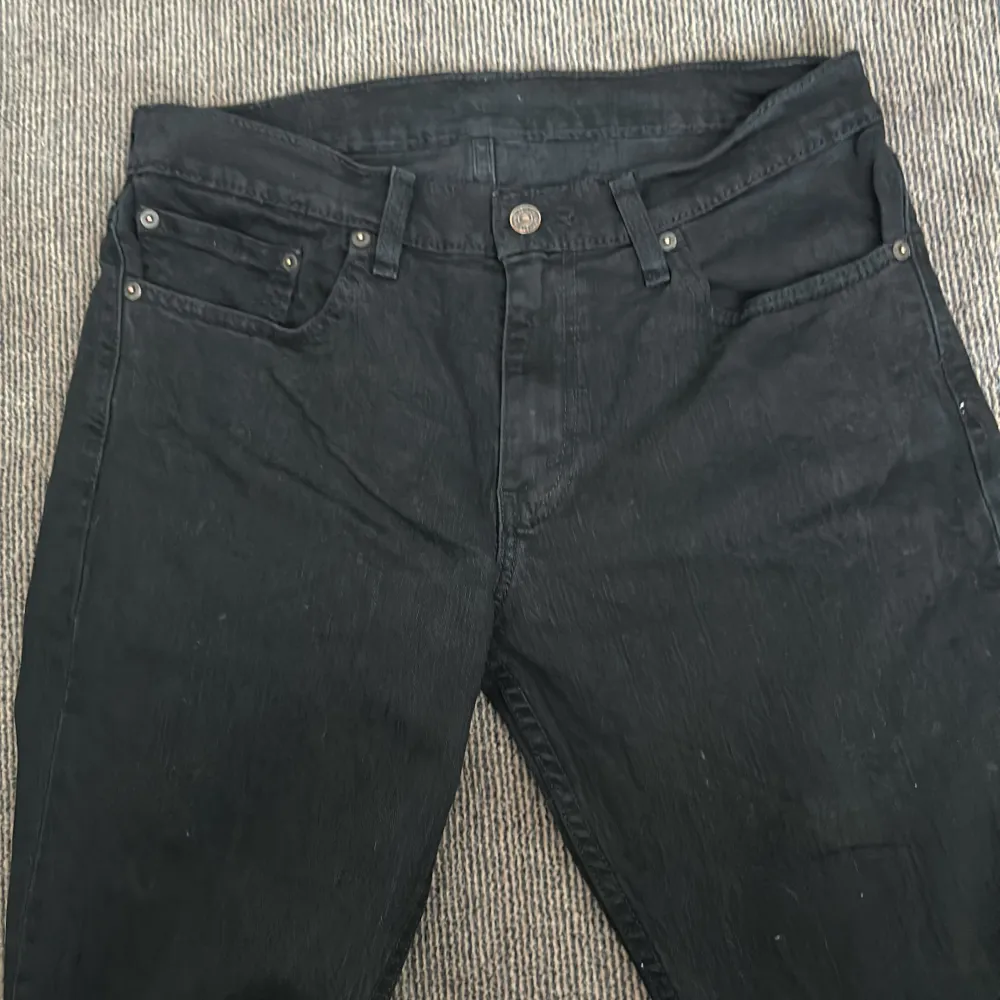 Ett par svarta Levi’s 511 Jeans. Vintagejeans som köptes för ett halvår sen. Aldrig använt själv.   Skriv privat om info eller annat!. Jeans & Byxor.