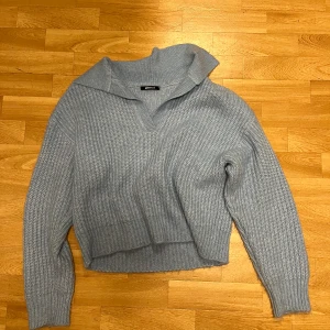 Blå stickad tröja - Super fin blå stickad tröja ifrån ginatricot i storlek S. Bra skick. Pris går att diskutera, kontakta mig för mer info! 🤗💓