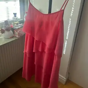 Supersöt klänning som jag köpte här på Plick förra året💕