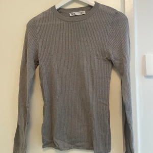 Zara topp - Knappt använd