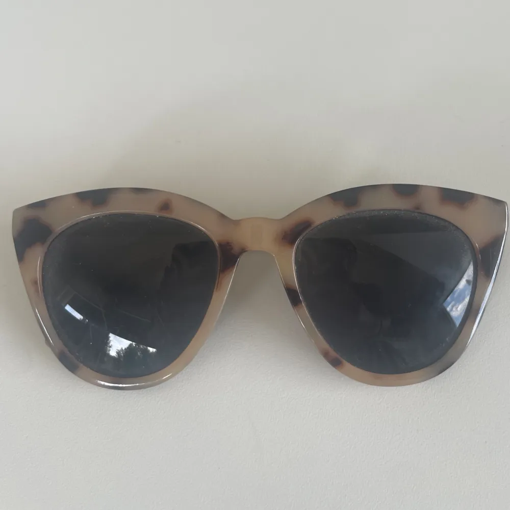 Relativt nya solglasögon från H&M. Bra skick. . Accessoarer.