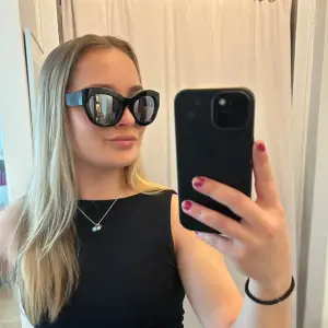 Snygga solglasögon från Cheap monday Med spegelglas