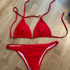 Bikini - Oanvänd bikini, endast testad med kläder på :)