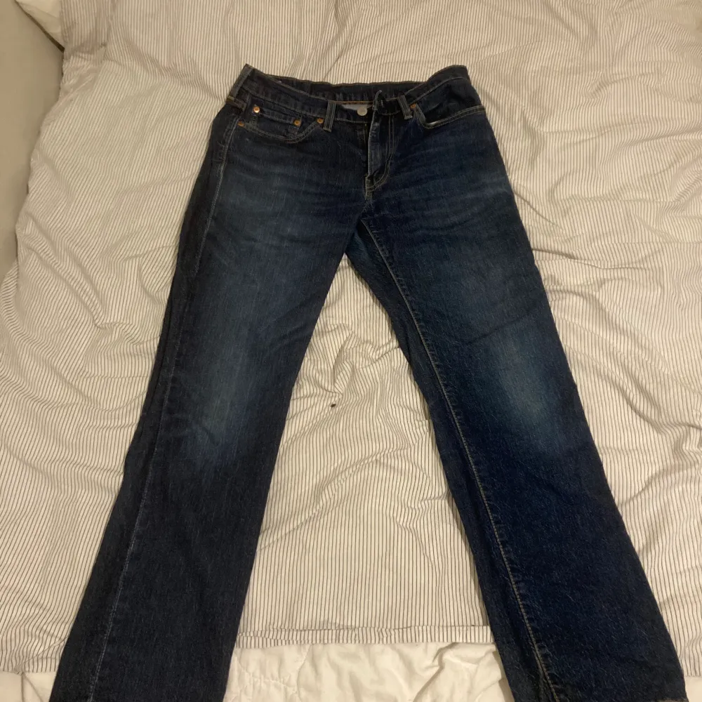Snygga levis jeans modellen 514! Snygg wash och perfekt condition 10/10. Säljer då dom inte passar mig längre. Jeans & Byxor.