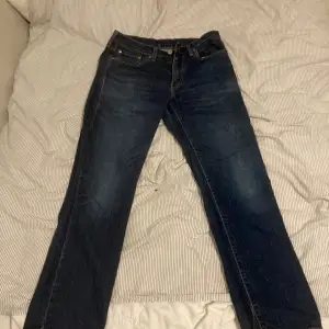 Snygga levis jeans modellen 514! Snygg wash och perfekt condition 10/10. Säljer då dom inte passar mig längre