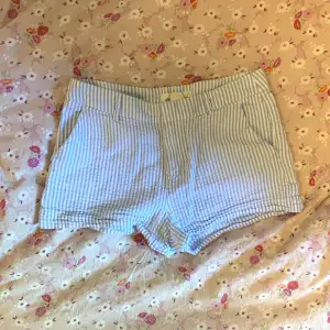 Ett par randiga shorts från H&M i storlek 36 🥰.