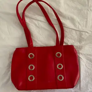 Cool röd väska ❤️‍🔥