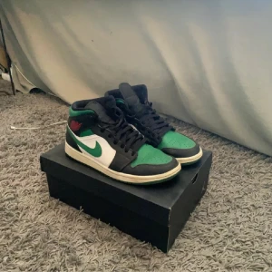 Jordan 1 mid - Storlek 44
