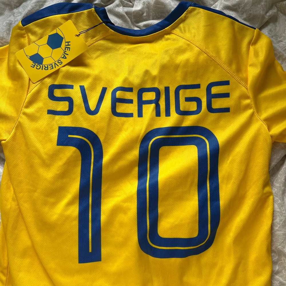 Sverige fotbollströja 🇸🇪. T-shirts.