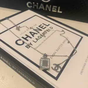 Mycket fint Chanel halsband. 