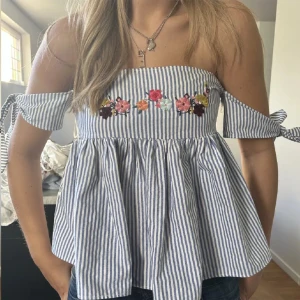 Zara blus - Snyggaste zara blusen/ off shoulder toppen💗💗💗Lånade bilder