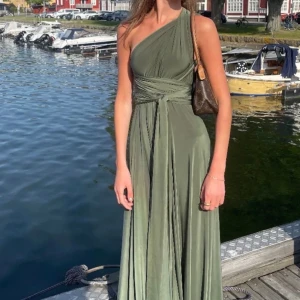 Balklänning - Jätte fin balklänning från goddiva. Säljer då jag har köpt en annan.💕