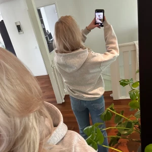 Low waist Levis’s jeans - Säljer mina super fina flare Levis jeans som är i en super fin blå färg och väldigt bra skick! Använt två gånger🩵🩵