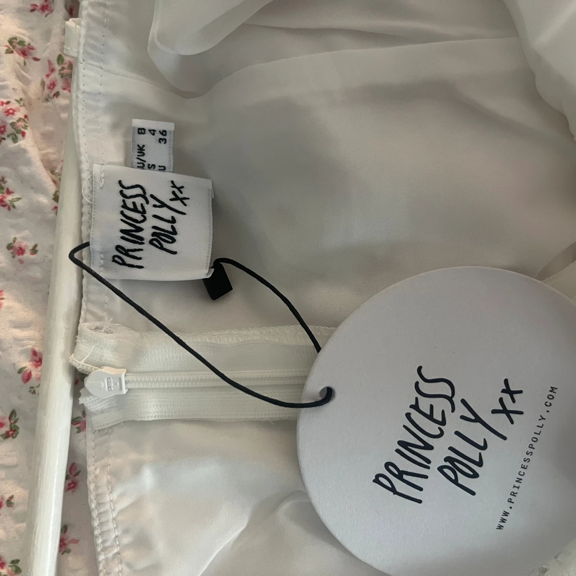 Fin vit klänning, lappen kvar - 92
