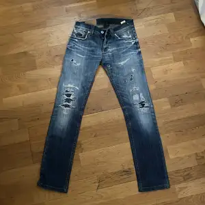 Bra skick size 30 slim jeans kan förhandla priset 