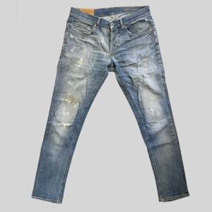 Dondup George jeans  - Säljer dessa riktigt feta dondup George jeans perfekt för dig som söker ett par goa jeans. Vid frågor och funderingar skriv gärna! Skräddar förstärkta 