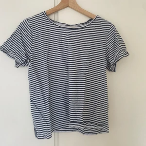 Randig t-shirt - Randig t-shirt från lager 157