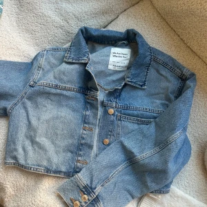 Kort jeansjacka - Stl s , superfin !!