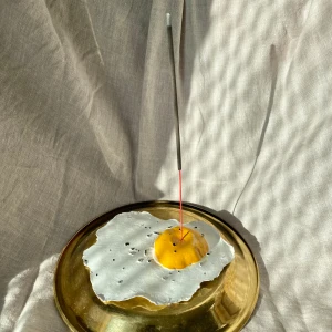 Rökelsehållare - Hangjord rökelsehållare i lera - ägg 🍳