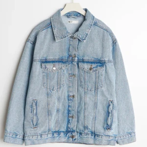 Jeansjacka - Slutsåld jeansjacka från Gina tricot❣️ Aldrig använd och har lappen kvar!