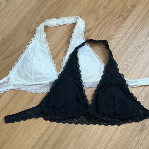 SpetsBH:ar från Hollister! - 2 st superfina BH:ar i spets från Hollister. Nypris: 299kr/styck