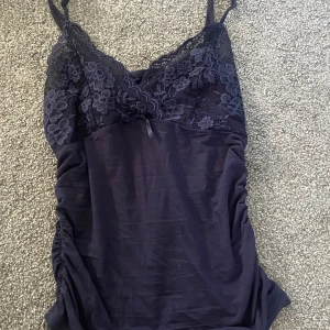 Linne - Linne med spets från Shein. Har använt typ 2 gånger.