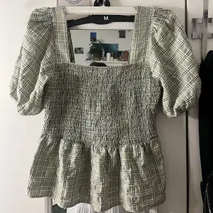 jätte söt topp från primark, har inte alls använt den då prislappen är kvar!