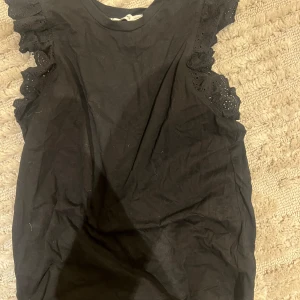 mango topp - så fin med detaljer