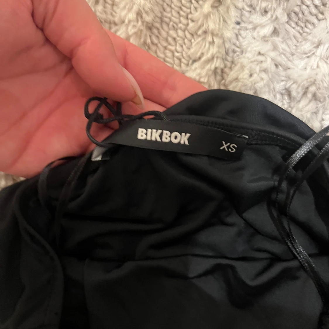 oanvänd klänning - 90