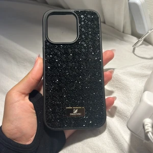 Swarovski mobilskal iPhone 14 pro - Ej äkta Aldrig använt då de inte passade min mobil