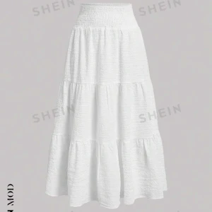 Långkjol - Vit långkjol från shein! Oanvänd, prislapp kvar  Nypris: 219kr Säljs för 100kr  Kontakta mig för frågor💗 