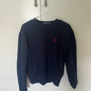Sweatshirt  - Fin sweatshirt från Ralph luaren!!