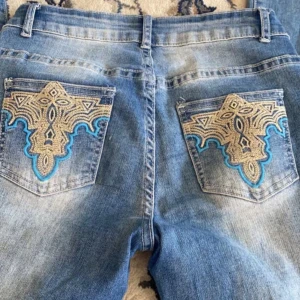 Lågmidjade bootcut med coola fickor - Lågmidjade jeans bootcut coola fickor ljusblåa 