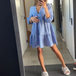 Blå klänning 💙 - Blå rutig klänning 💙 Bra skick 💙