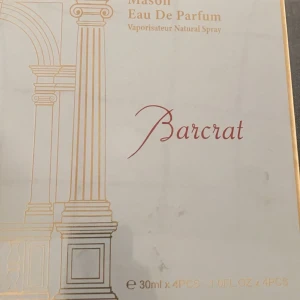 Hej! Säljer bacarat parfym av kurdijistan. Varje flaska är 30ml. Helt oanvänd. Hör va er vid frågor. Priset kan diskuteras vid snabb affär - baccarat kurkdjian