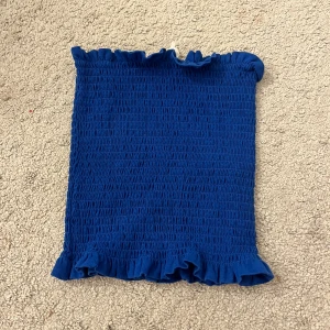 Tube top - Fin tube top men som aldrig kommit till användning då de inte riktigt är min stil. Den är i nyskick!