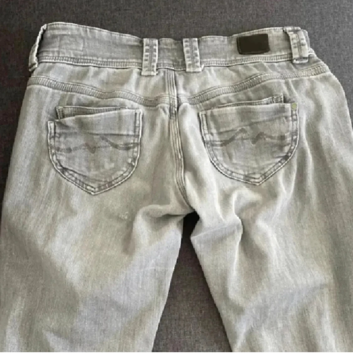 Gråa pepe jeans - 1