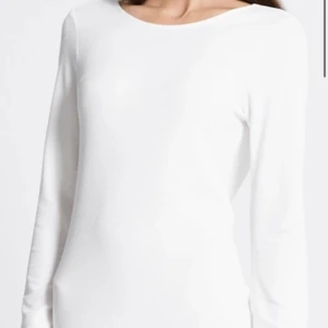 Klänning - Vit klänning med snörre bak.