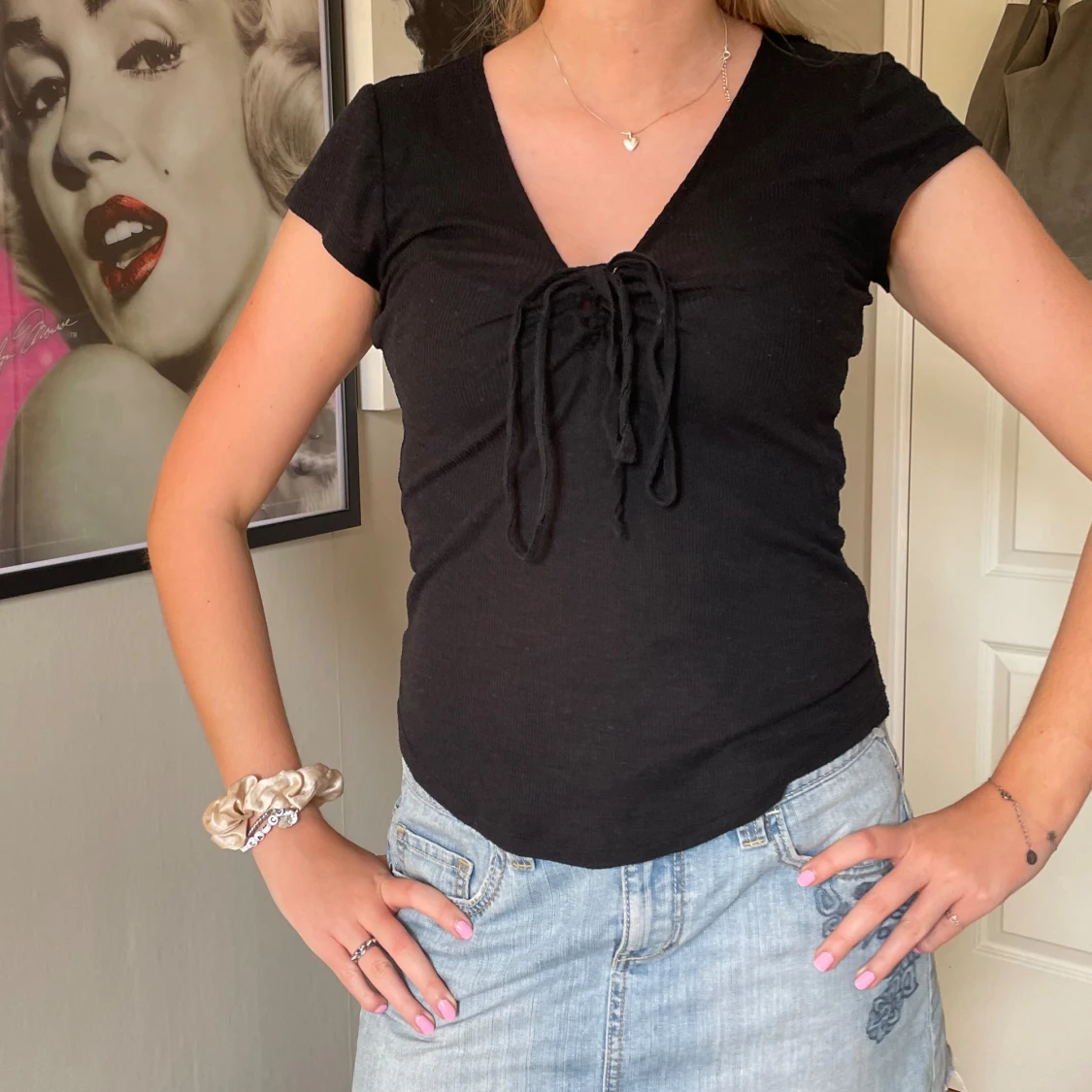Svart topp med knyte