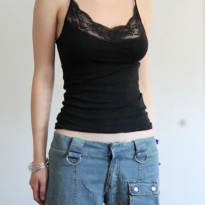 Svart spetslinne  - Ett svart spetslinne i storlek xs/s💕
