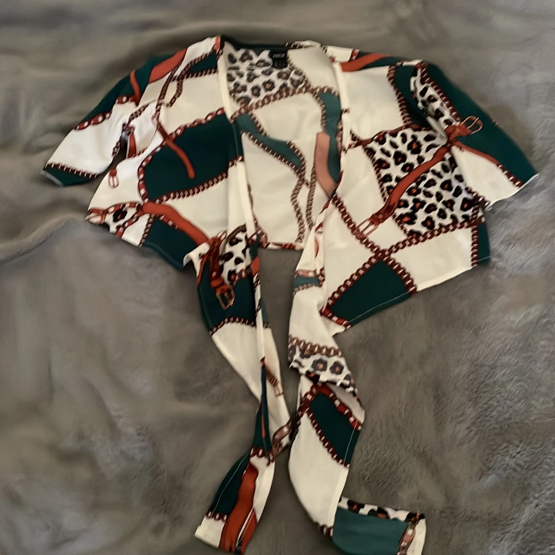 Crop top blus med snörning