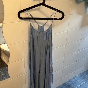 Petite Jumpsuit xs  - Petite Jumpsuit från Asos- new look storlek 32