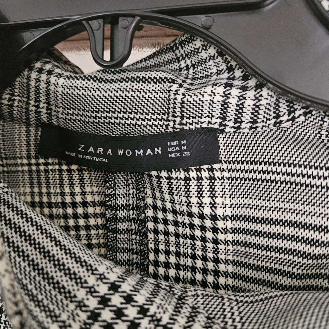 Grå rutig klänning med knappar - 93