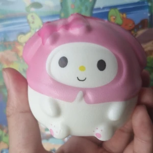 Sanrio / Hello Kitty squishy - My Melody - en jätte söt squishy av My Melody! Bra för personer som älskar squishy, sanrio eller eller vill släppa lite stress ❤️