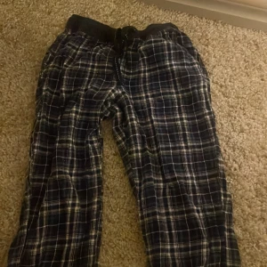 För barn -  Jättebra skick priset kan diskuteras säljs för att de är för små  