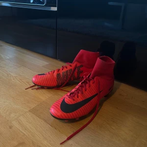 Nike Mercurial Superfly V FG Fire Limited Edition 2012 - Säljer dessa unika skor som har används Max 5 gånger, dem är helt fräscha inget fel på skorna
